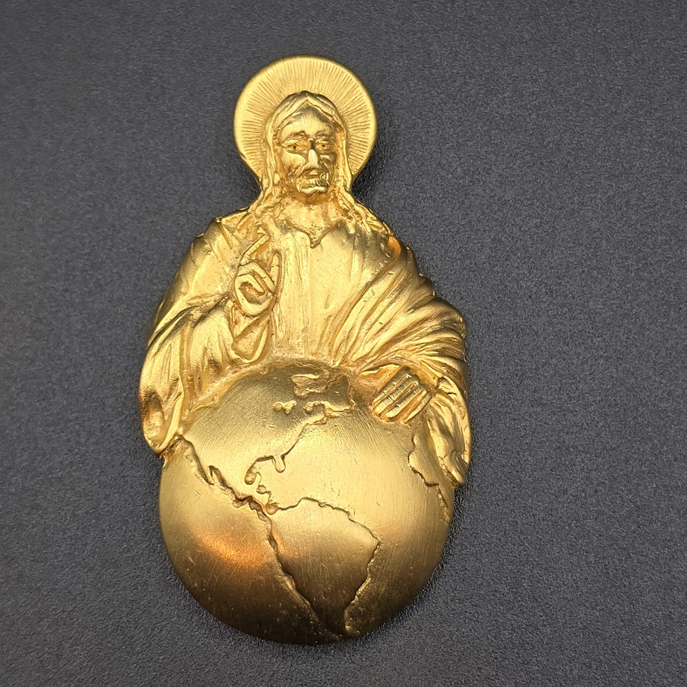VTG JJ Jonette Jesus Christ the King World Globe Gold Tone Figural Brooch